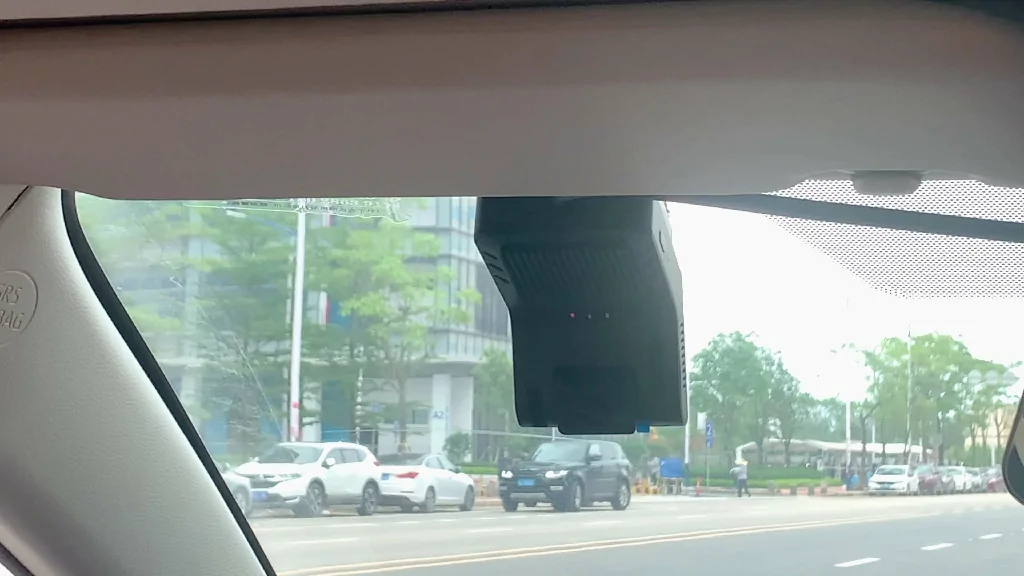 A Great Will dashcam viewed from inside a car, neatly mounted on the windshield to showcase its easy installation and optimal high-angle placement for convenient operation.