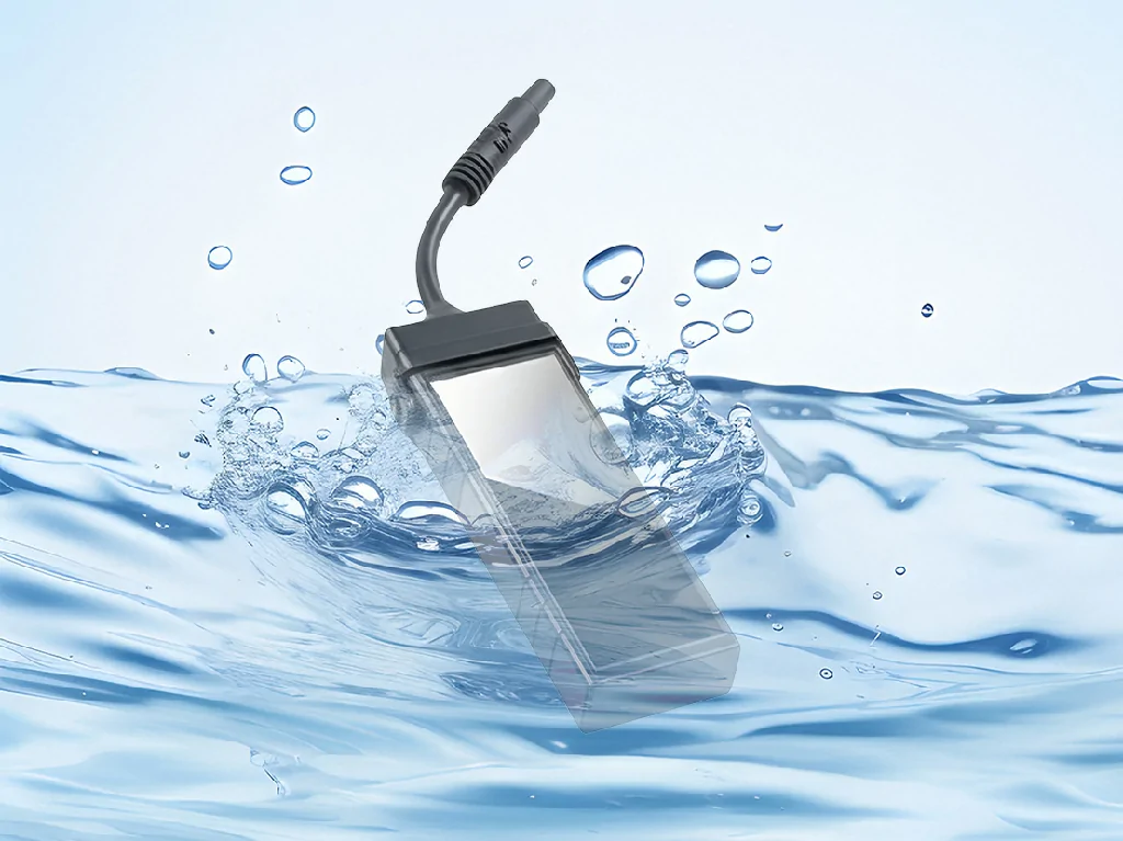 The GT25 GPS tracker with its aviation connector splashing into water, demonstrating its IP67 waterproof rating.