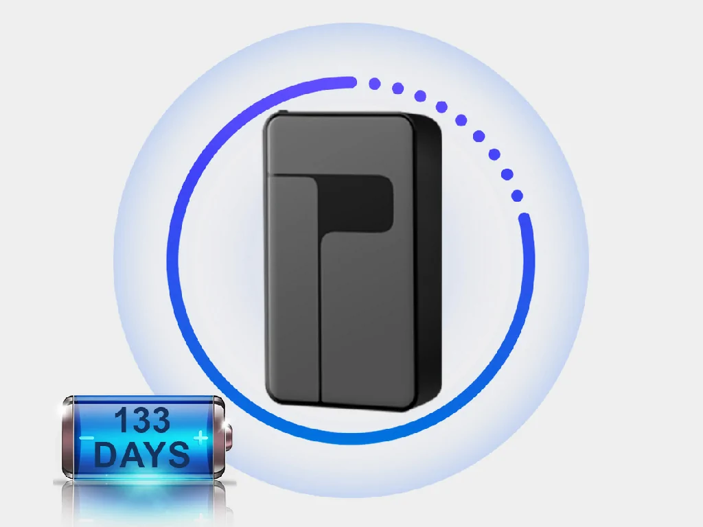 An illustration of the GAT28 tracker, highlighting its powerful rechargeable battery with up to 133 days of standby time.
